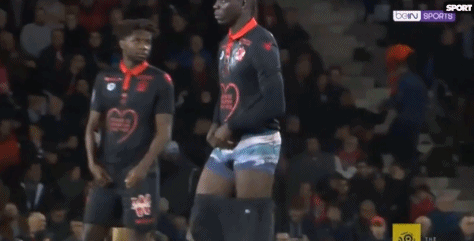 记者：菲尔克鲁格能完美搭档莱奥和普利希奇，但伤病是他短板（记者：菲尔克鲁格与莱奥、普利希奇契合度极高，但伤病隐患仍是软肋）