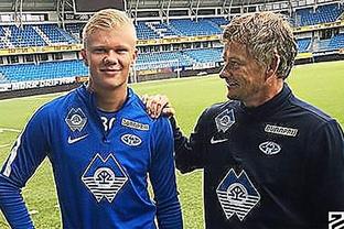 罗马诺：加纳乔与贝西克塔斯的转会传闻不实，他想留在英超（罗马诺：加纳乔不会加盟贝西克塔斯，愿继续在英超效力）