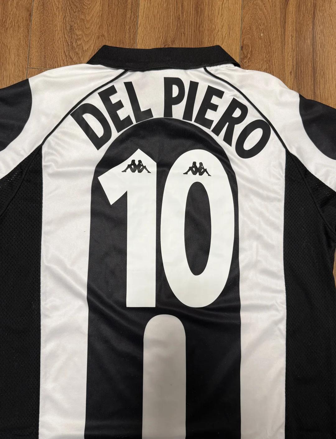 罗马诺：曼城签约18岁中卫朱马巴赫 转租给朗斯（罗马诺：曼城签下18岁中卫朱马巴赫，随后租借至朗斯）